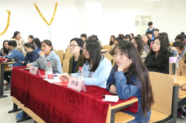 滔滔若悬河 魅力朗读者——外语文化节之魅力英语朗读者