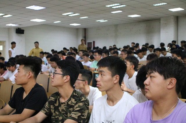 资助有爱 诚信有我——智能工程学院20级辅导员说完满