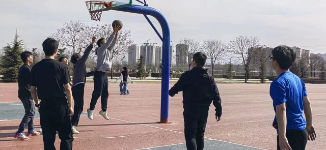 【完满团支部】热血篮球 不负青春——大数据学院、信息工程学院计科2210班完满团支部活动