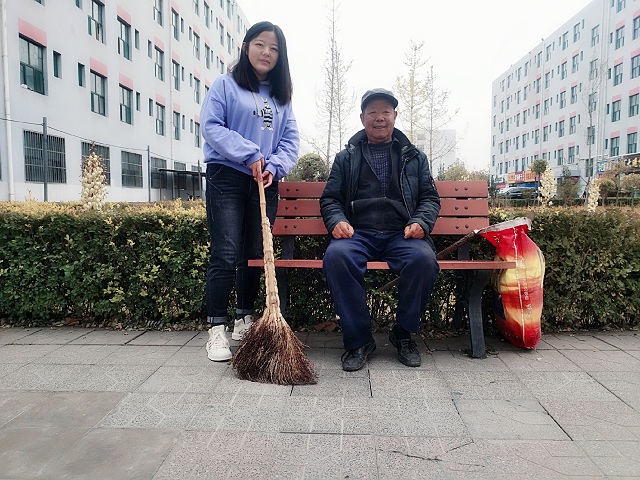 【完满班级】捡拾落叶 洁净校园——食品与环境学院生技1601班完满班级活动