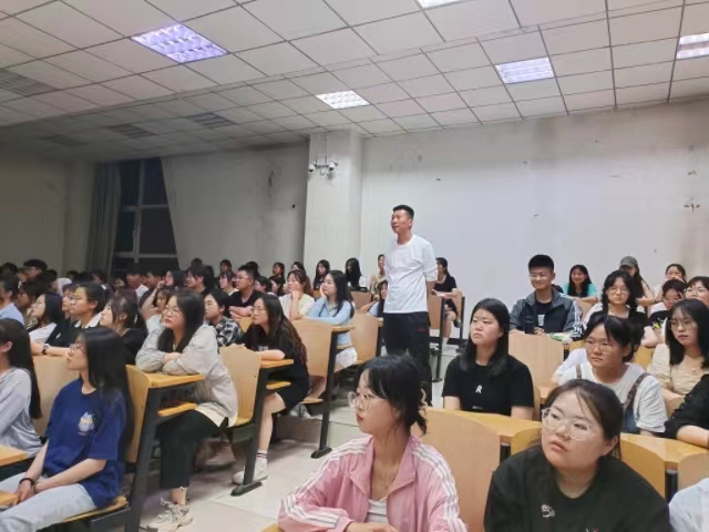 【辅导员说完满】拒绝躺平 来场“抗寒”趣味赛——淬炼·国际商学院2022级辅导员说完满活动
