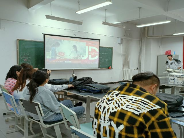 【完满班级】学史增信 砥砺前行——艺术传媒学院2018级视觉1804班“回顾党史 展望未来” 党史教育活动