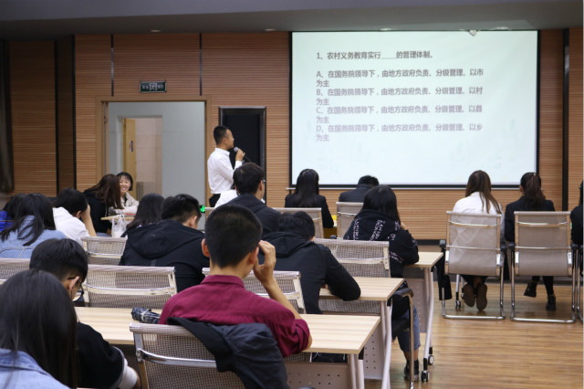知识饕餮盛宴 经管邀你来战——经济与管理学院举办第三届“金融杯”知识竞赛
