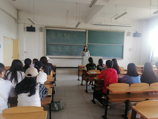 【完满班级】设计特色班徽 展现班级风采——食品与环境学院食安2002班完满班级活动