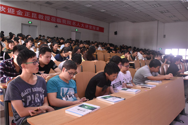 【辅导员说完满】时间沉淀 完满于心——大数据学院、信息工程学院2015级辅导员说完满