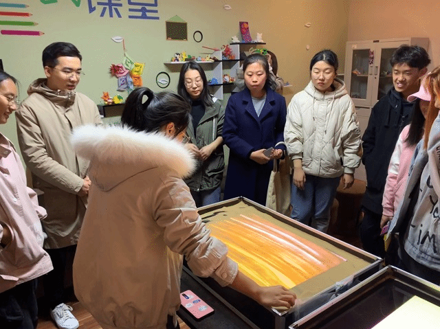 【B类社团】“迈入青春门树,立远大志向”——青春沙画展示——V沙-沙画社