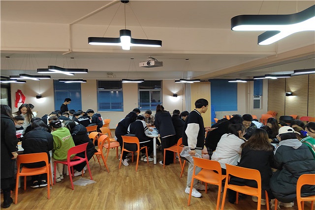 心中母校情 手中校园景 憧憬留学梦——淬炼·国际商学院FOM项目开展拼图大赛