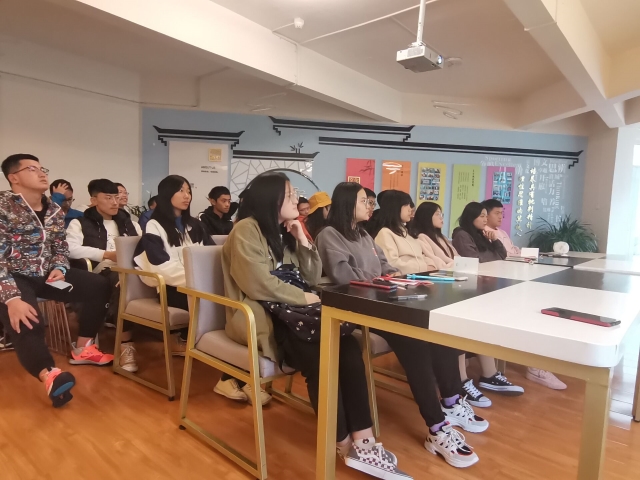 【完满班级】以“爱”抗“艾” 青春班级行——大数据学院、信息工程学院计科1901班完满班级活动