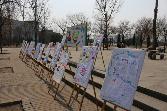 【雷锋月】艺术传媒系举办“学雷锋,树新风”图画展
