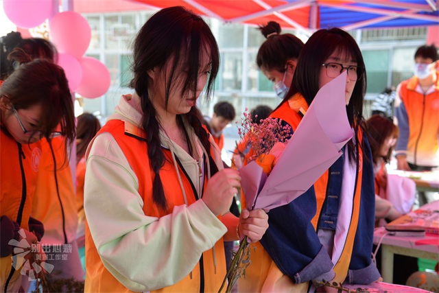 春日好事正酿 女孩灿烂如常——2023“春暖信院”女生节主题活动
