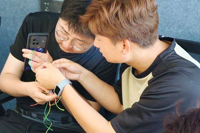 学长计划第1093期:悠悠端午情 缤纷五彩绳——智能工程学院第151期学长计划之“彩霁穿绳 情系端午”编织五彩绳活动