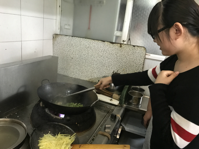 【社团快讯】南滋北味社“玩转厨房”第一期厨艺大比拼成功办