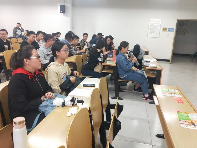 【完满班级】赤子心 中国情——食品与环境学院食安1603班级爱国影片欣赏