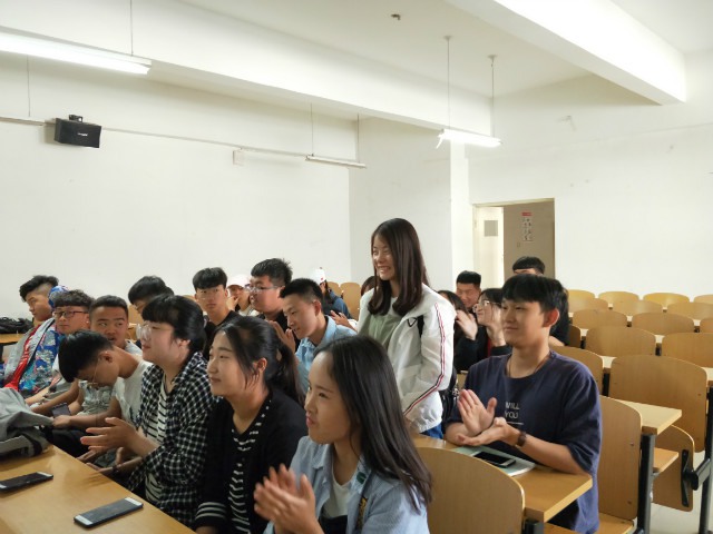 【完满班级】我与操场有个约会——淬炼商学院五月完满班级主题活动（三）