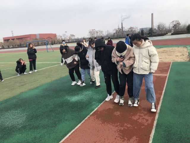 【完满班级】三人两足 团结协作——艺术传媒学院动画2002班主题班会