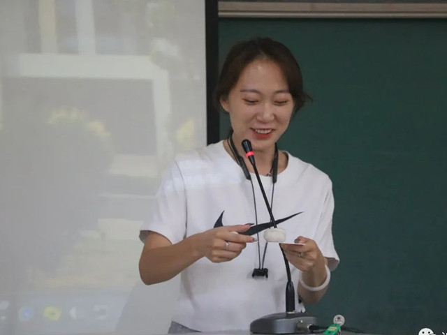 纸短情长 师恩永存——金秋乐学念师恩 三行心语酬师情活动