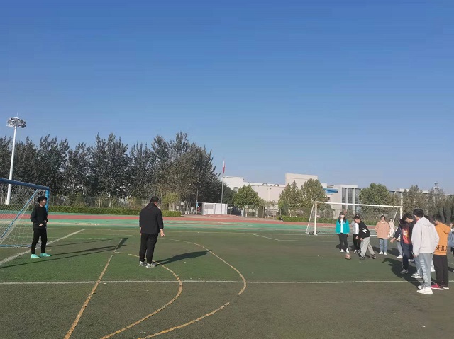 【完满班级】鼎足球场 追求未来——远景2002班10月完满班级活动