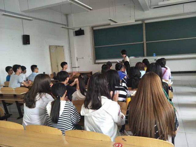 【完满班级】激扬青春活力 彰显班级风采——食品与环境学院食品1701班励志成长演讲比赛