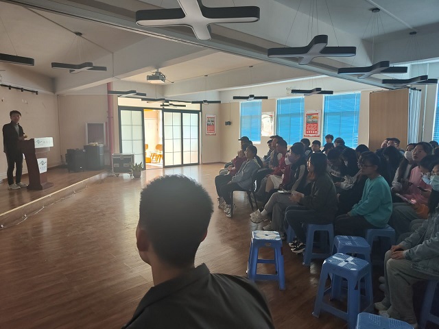 情系三农 为党旗增辉——经济与管理学院第一届农林演讲比赛