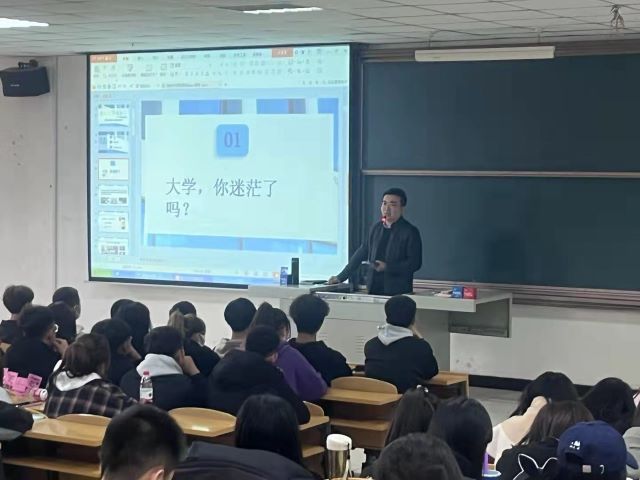 【辅导员说完满】遇见大学是为了成为更好的自己——艺术传媒学院环境设计21级、数字媒体艺术2101班辅导员说完满专项活动