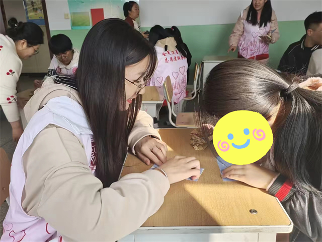 手折创意 纸趣横生——金笺淡墨专项志愿服务队折纸创意秀