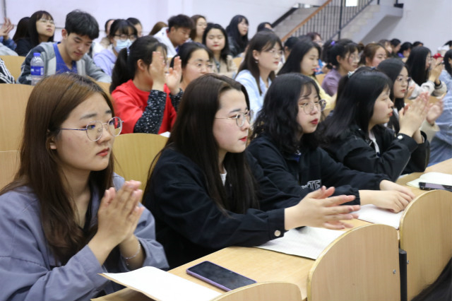 数往知来 融会贯通——外语系三月学生会总结大会