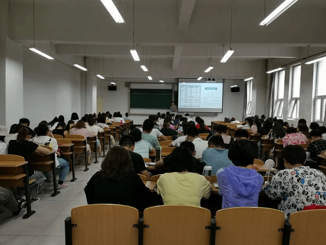 【辅导员说完满】考研备战不易 且考且珍惜——食品与环境学院2016级辅导员说完满活动