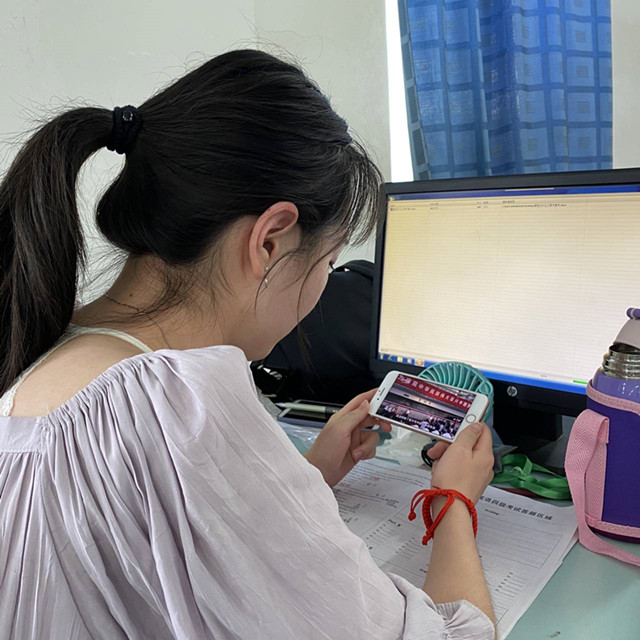 用奋斗的英姿 绽放新时代的芳华——软件1706班“用奋斗绘制新时代”主题完满班级活动