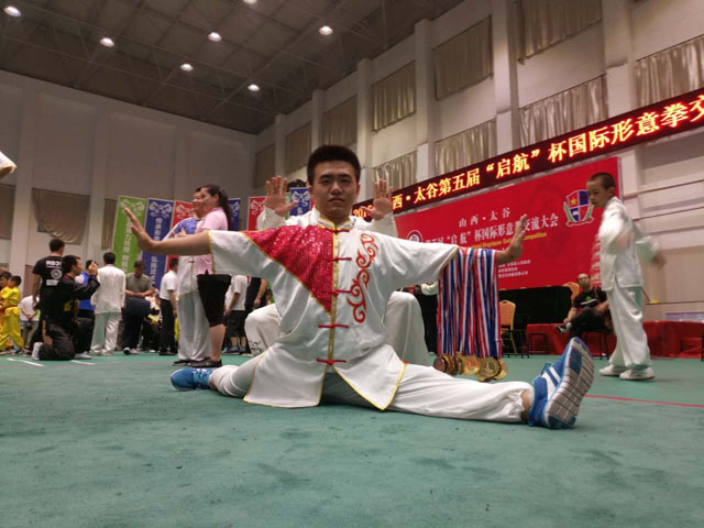 闪光的信院第203期：把每一滴汗水融入梦想——李中奇