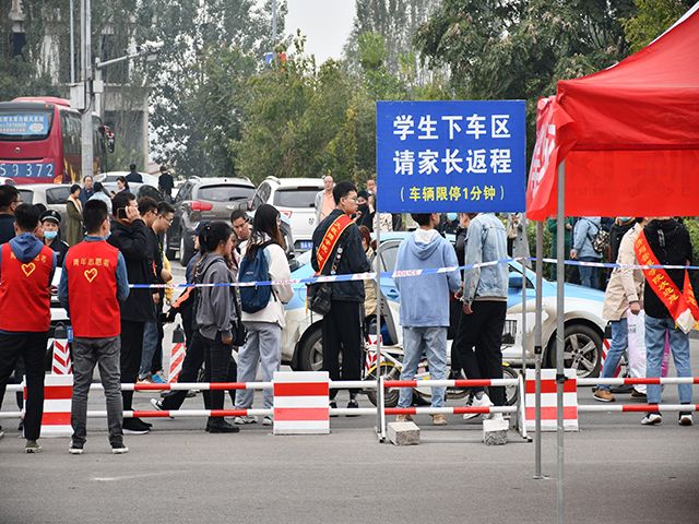 携一纸青春 赴一段韶华——艺术传媒学院迎新报道