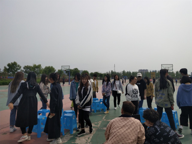 【完满班级】健步如飞 反应风暴——艺术传媒学院视觉1803班抢板凳完满班级活动