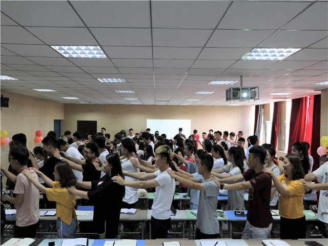 梦想 让我们变成与众不同的人——艺术传媒学院举办学生干部培训第七期第七讲