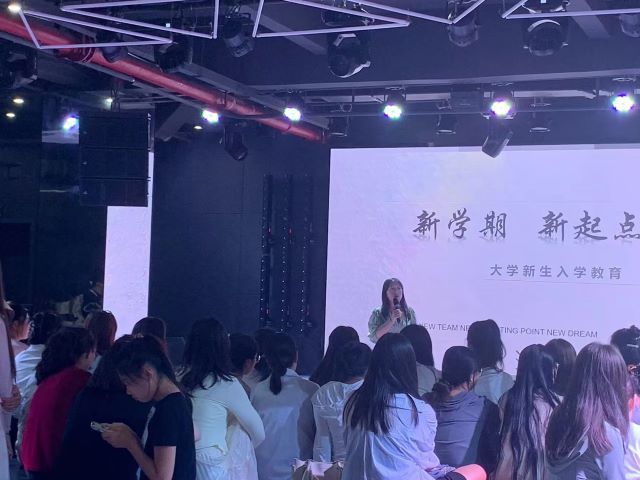 再度起航!淬炼·国际商学院辅导员说完满九月风采展示