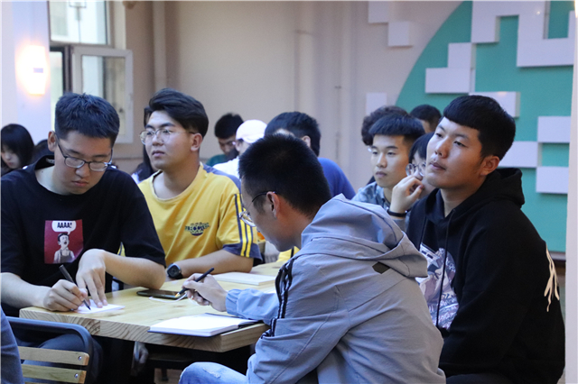 寻找创意源泉 感受灵感迸发——大数据学院、信息工程学院摄影和写作专题培训会