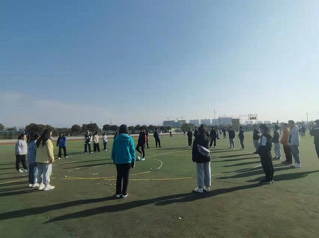 【完满班级】鼎足球场 追求未来——远景2002班10月完满班级活动