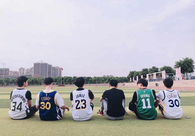 闪光的信院第262期:绿茵场上“篮”不住的闪光少年