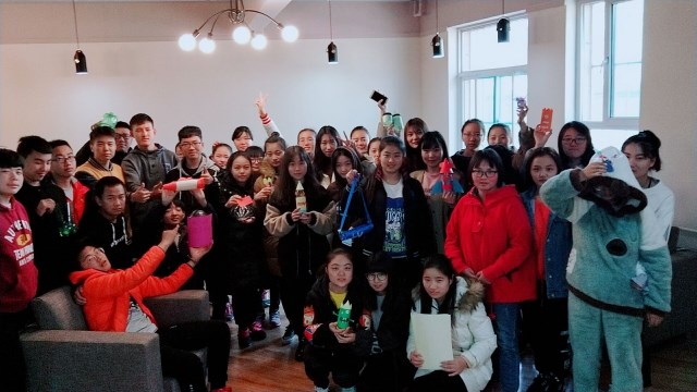 【完满班级】巧手变废为宝 环保你我同行——经济管理系公益主题系列活动