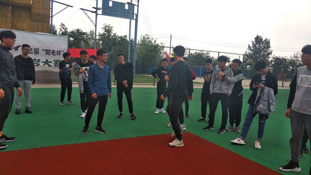 【完满班级】电气1504班踢毽子比赛——电气1504班举办完满班级活动