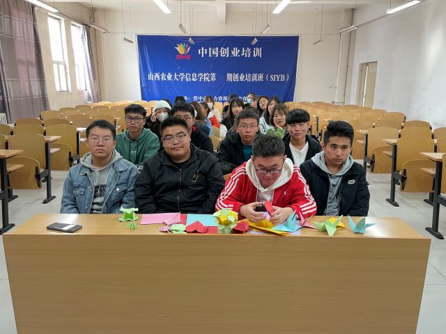 【完满班级】积少成多 汇聚成河——经济与管理学院十月完满班级纪实（九）