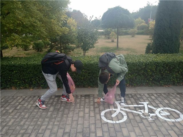 建党百年 爱护环境——服装1701班完满班级活动