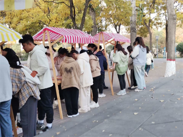 【社团快讯】这一枚银杏书签是独属于秋天的仪式感——“银”为有你 三生有“杏”银杏书签制作活动