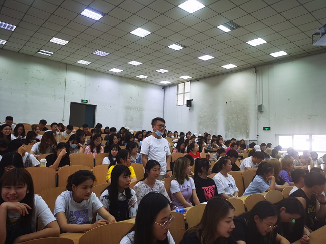 【辅导员说完满】青春 破茧成蝶的故事——淬炼商学院2018级“辅导员说完满”专题活动