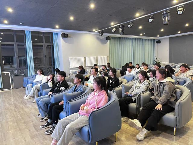 吟诗听风雅 词韵染人间——大数据学院、信息工程学院“青未了”系列主题歌舞会第二十期