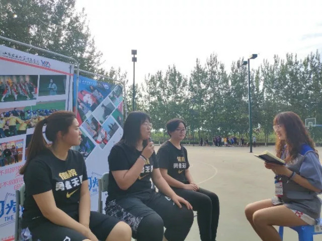 闪光的信院第240期:篮球场下 聆听她们的热爱与坚守
