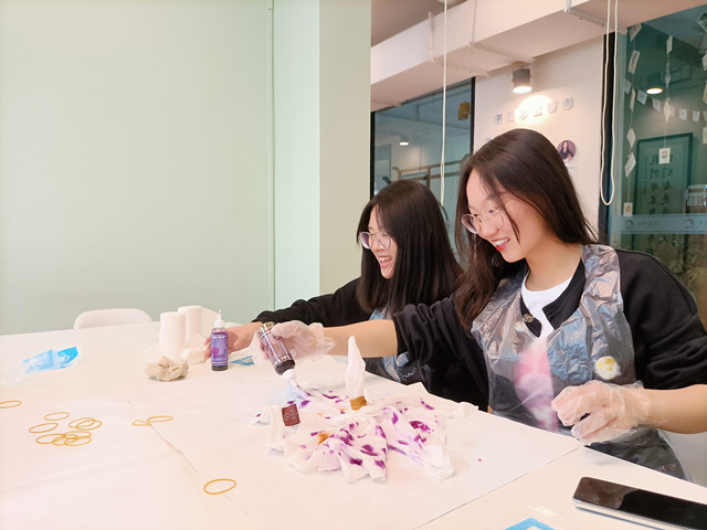 【完满班级】执笔绘青春——淬炼商学院行管2002班完满班级活动