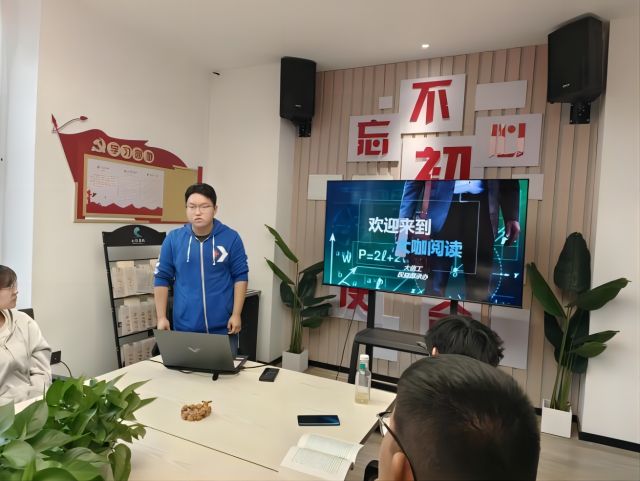 永不放弃的一生——大数据学院、信息工程学院《褚时健传》阅读分享会