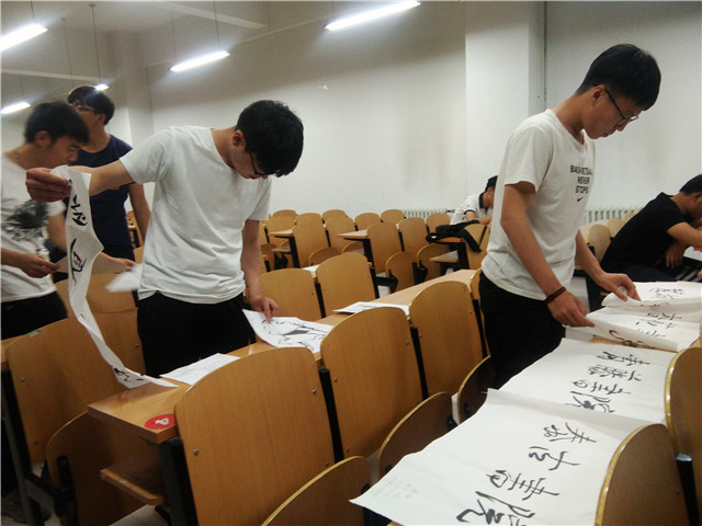 机电工程系举办第五届“翰墨飘香 溢满信院”书画制作大赛