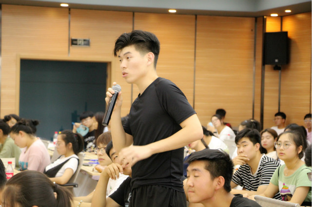 青马完满骨干班师生以创意写作思维共话创意与极致