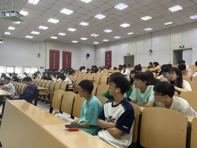 【辅导员说完满】摒弃躺平 昂首前行——大数据学院、信息工程学院2021级辅导员说完满活动