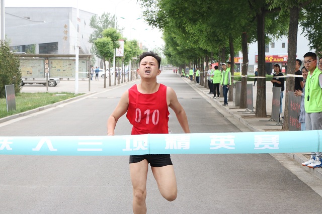 【信院力量·体联】水下波澜助夏日 绚风抚杨破东风